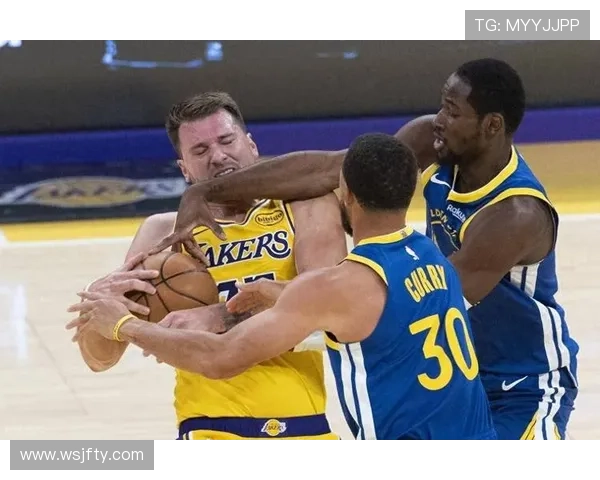 湖人队双星爆发率队逆转勇士豪取四连胜全场高呼重返巅峰